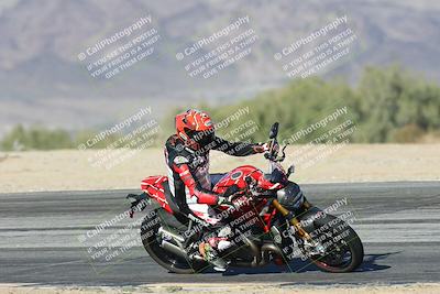 media/Dec-01-2025-Moto Forza (Mon) [[2daa91e15f]]/3-Beginner Group/Session 4 Turn 9/